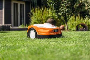 ΧΛΟΟΚΟΠΤΙΚΟ ΡΟΜΠΟΤ STIHL RMI 422.2 ΜΗΧΑΝΕΣ ΓΚΑΖΟΝ ΕΞΑΕΡΩΤΗΡΕΣ ΜΠΑΤΑΡΙΑΣ Χλοοκοπτικό Ρομπότ υψηλής απόδοσης για κάθε κήπο