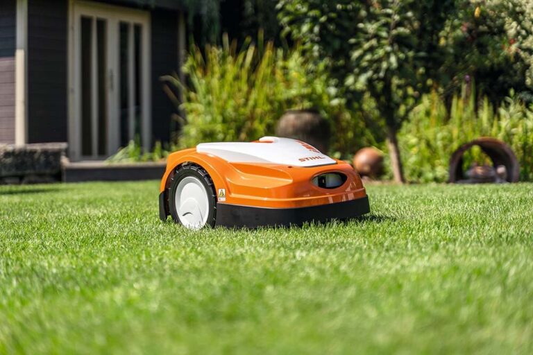 ΧΛΟΟΚΟΠΤΙΚΟ ΡΟΜΠΟΤ STIHL RMI 422.2 ΜΗΧΑΝΕΣ ΓΚΑΖΟΝ ΕΞΑΕΡΩΤΗΡΕΣ ΜΠΑΤΑΡΙΑΣ Χλοοκοπτικό Ρομπότ υψηλής απόδοσης για κάθε κήπο