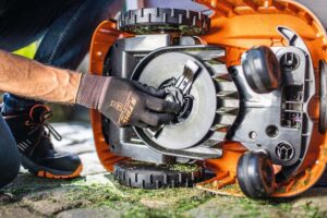 ΧΛΟΟΚΟΠΤΙΚΟ ΡΟΜΠΟΤ STIHL RMI 422.2 ΜΗΧΑΝΕΣ ΓΚΑΖΟΝ ΕΞΑΕΡΩΤΗΡΕΣ ΜΠΑΤΑΡΙΑΣ Αυτόματο Χλοοκοπτικό Ρομπότ για τέλειο γκαζόν